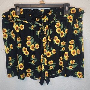 Jolie & Joy Sunflower Paperbag Waist Shorts Tie Front Plus Size 2X
